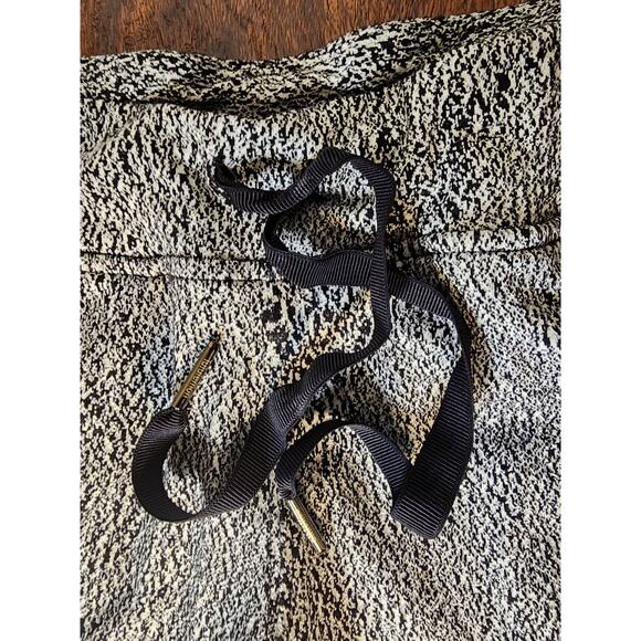 Lululemon Ready to Rulu Pant in Running Luon Spray Jacquard White Black Size 8 - Picture 7 of 12